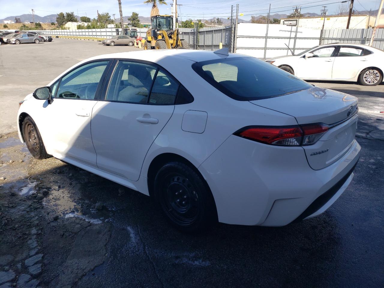 Image 2 of 2021 TOYOTA COROLLA LE 2021 with VIN 5YFEPMAE7MP250897