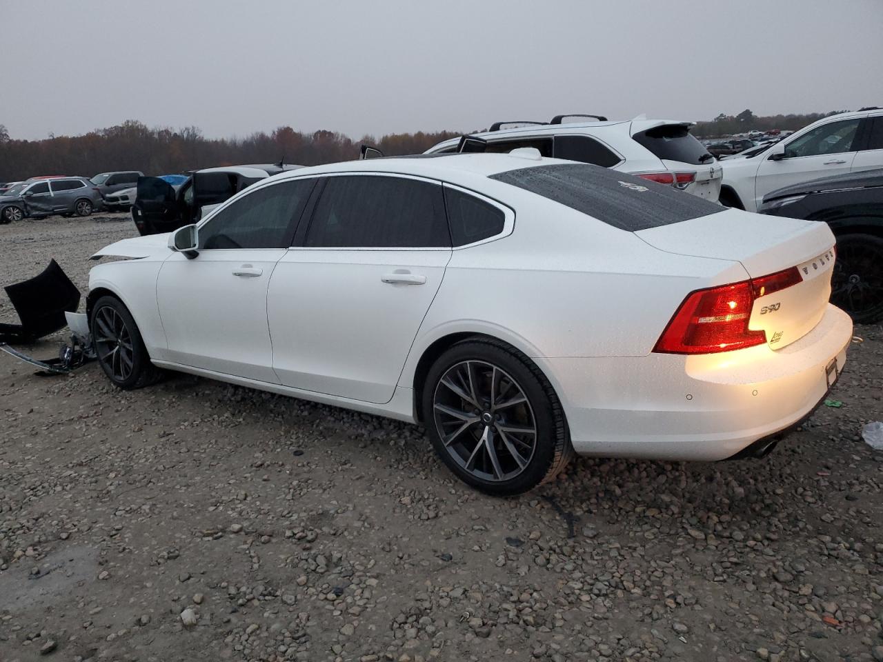 Obraz 2 z 2018 VOLVO S90 T5 MOMENTUM 2018 z VIN LVY982AKXJP038624
