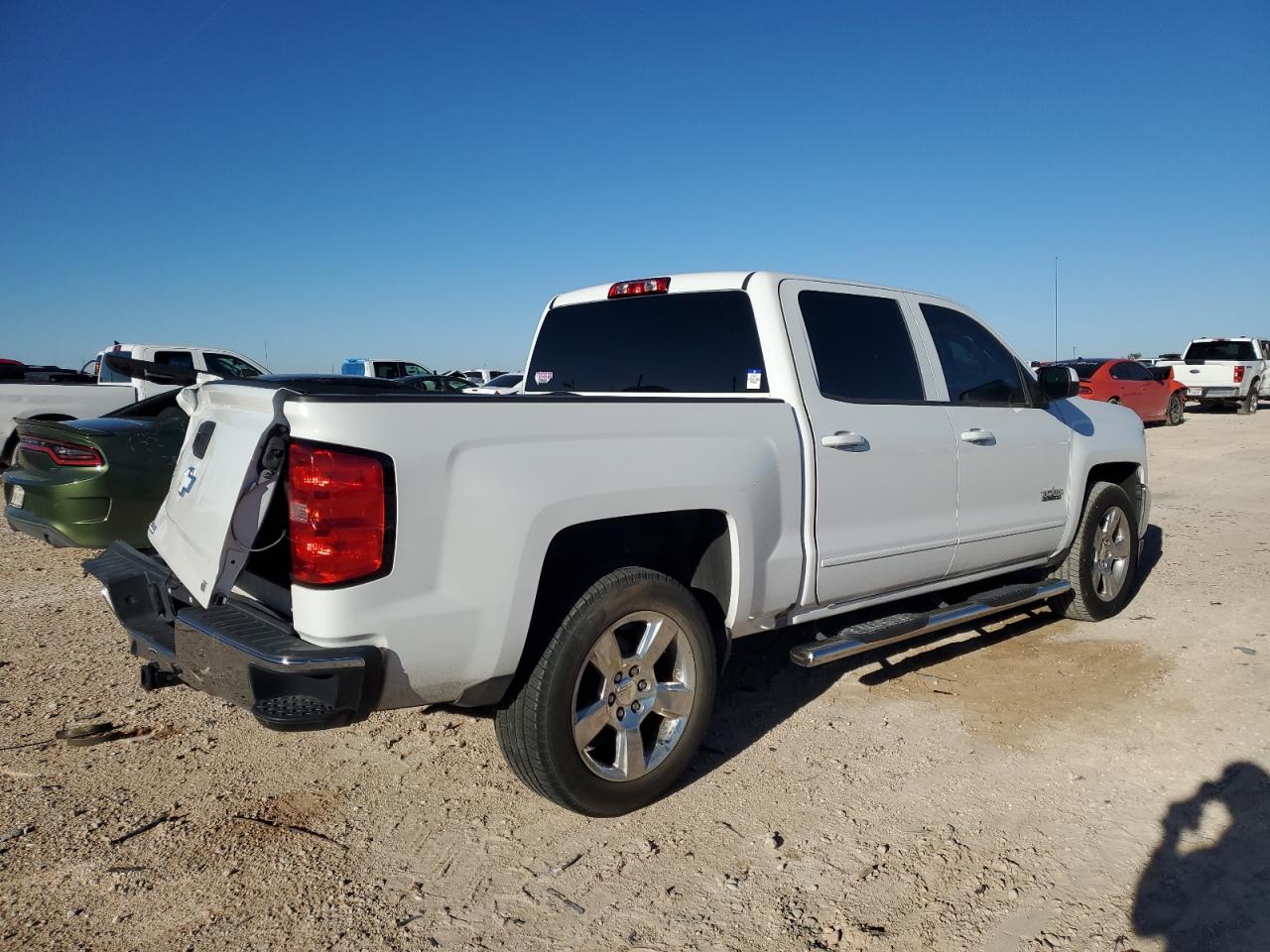 Image 3 of 2016 CHEVROLET SILVERADO C1500 LT 2016 with VIN 3GCPCREC4GG383623