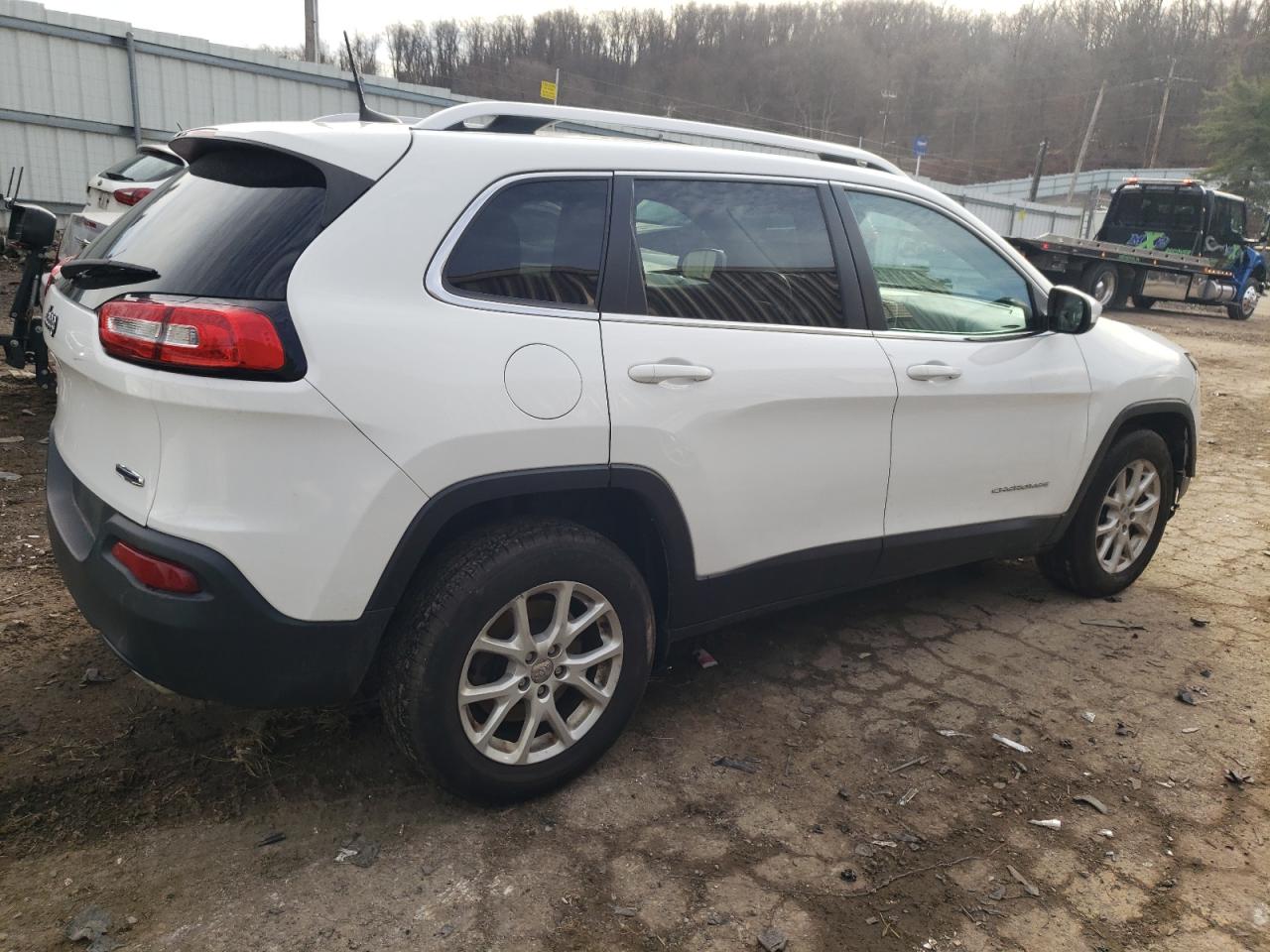 Изображение 3 2016 JEEP CHEROKEE LATITUDE 2016 с VIN 1C4PJMCS0GW143165