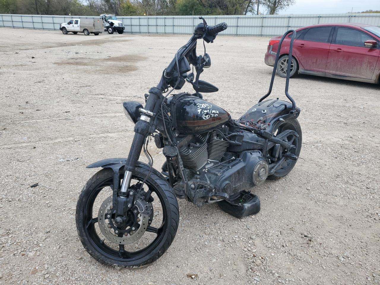 Image 2 of 2016 HARLEY-DAVIDSON FXSE  2016 with VIN 1HD1TG923GB964999