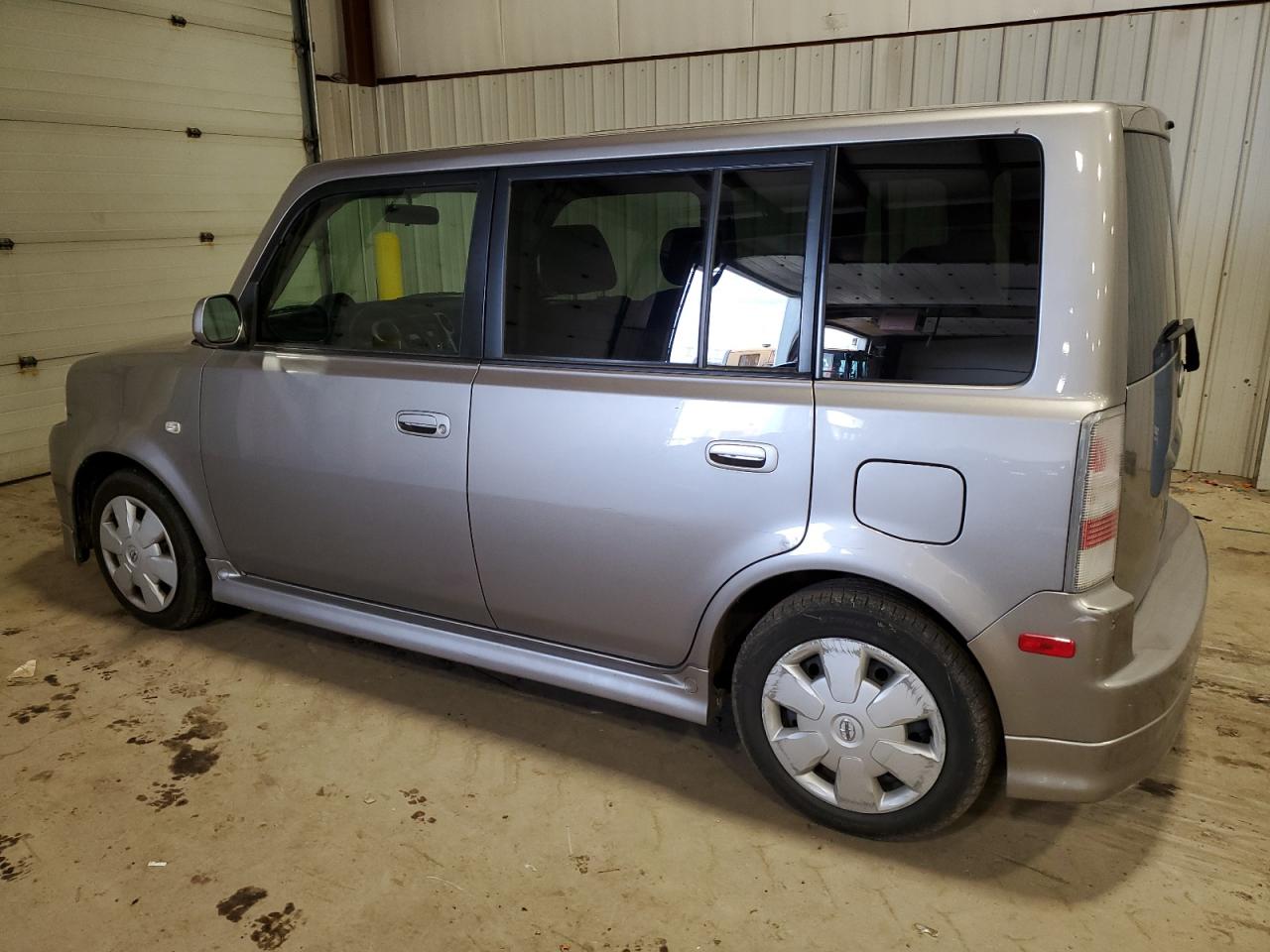 Image 2 of 2004 TOYOTA SCION XB 2004 with VIN JTLKT324140154177