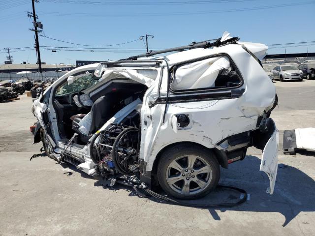 Image 2 of 2018 TOYOTA SIENNA SE 2018 with VIN 5TDXZ3DC3JS923324
