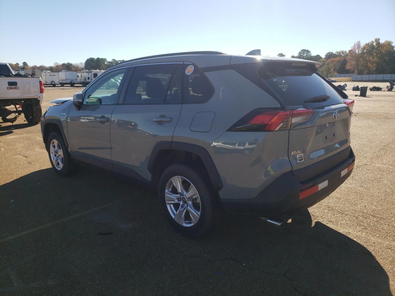 Image 2 of 2021 TOYOTA RAV4 XLE 2021 with VIN 4T3R6RFV8MU014839