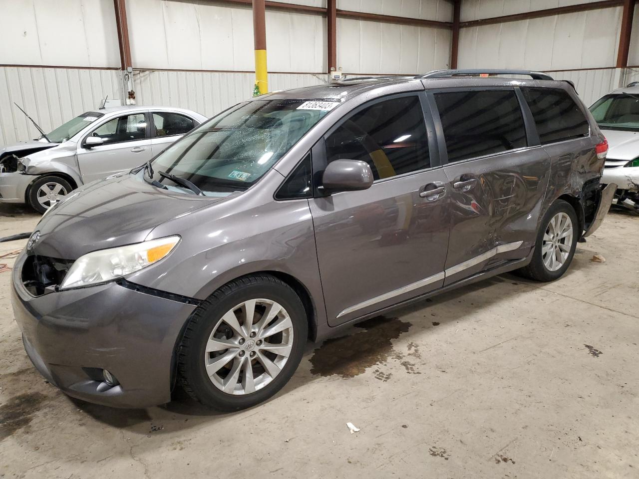 Image 1 of 2013 TOYOTA SIENNA XLE 2013 with VIN 5TDYK3DC1DS347536