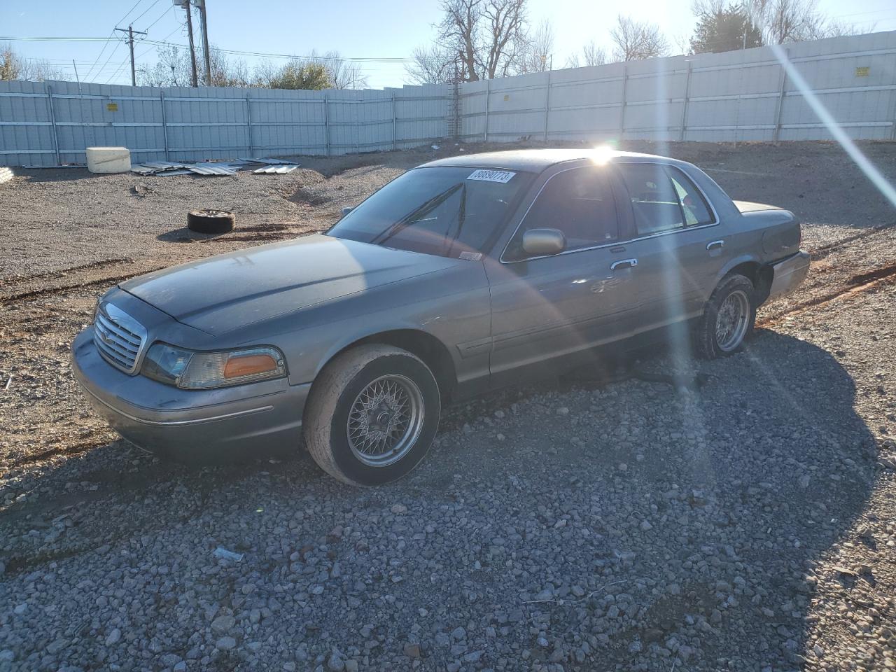 Image 1 of 2001 FORD CROWN VICTORIA LX 2001 with VIN 2FAFP74W01X128356