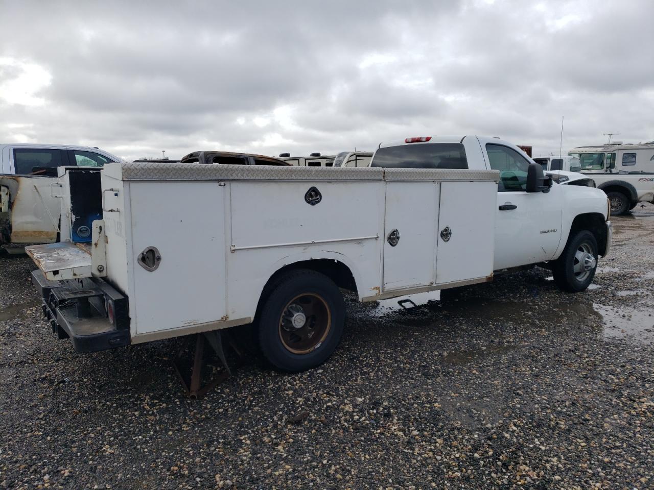 Image 3 of 2010 CHEVROLET SILVERADO C3500 2010 with VIN 1GB6CZB62AF116617