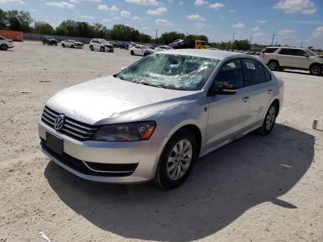 Obraz 1 z 2015 VOLKSWAGEN PASSAT S 2015 z VIN 1VWAS7A32FC021548