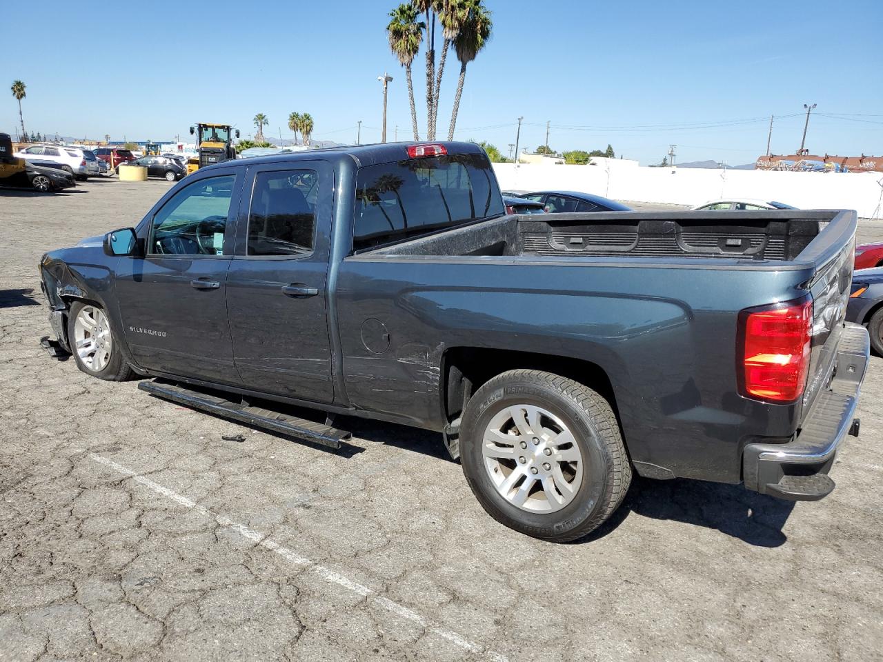 Image 2 of 2018 CHEVROLET SILVERADO C1500 LT 2018 with VIN 1GCRCREC8JZ167712