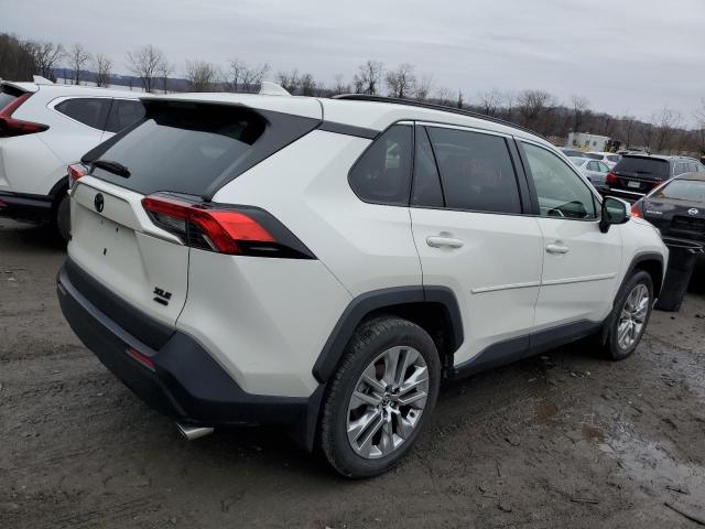 Obraz 3 z 2021 TOYOTA RAV4 XLE PREMIUM 2021 z VIN JTMA1RFV4MD080412
