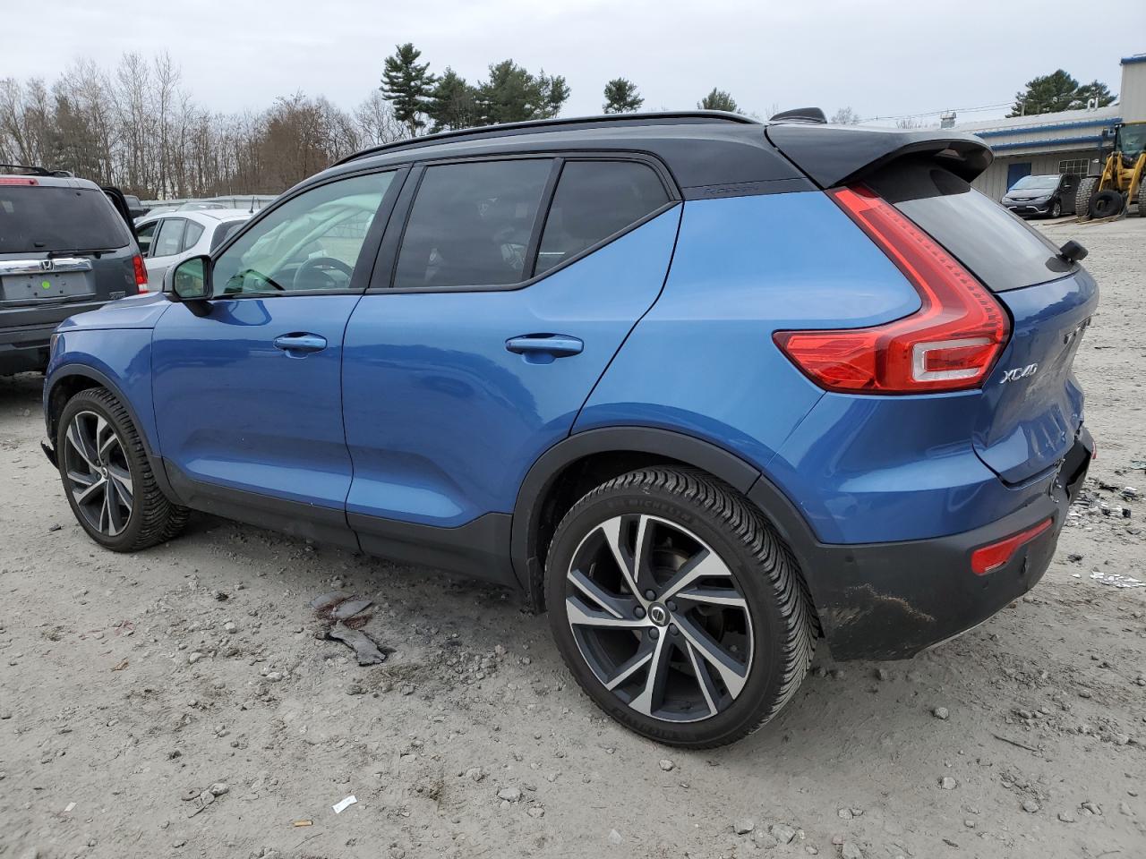 Изображение 2 2019 VOLVO XC40 T5 MOMENTUM 2019 с VIN YV4162XZ2K2005935
