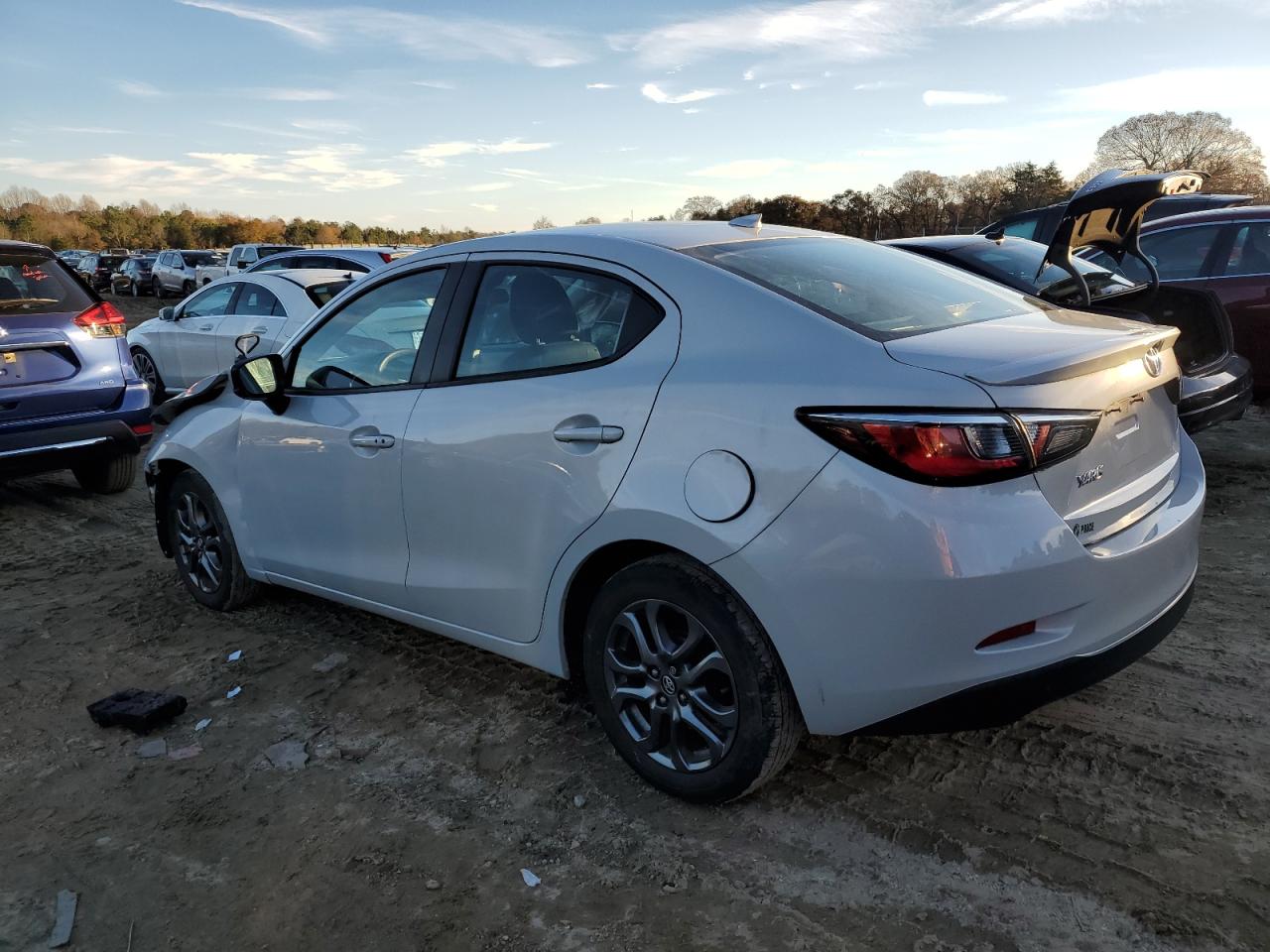 Obraz 2 z 2019 TOYOTA YARIS L 2019 z VIN 3MYDLBYVXKY506532