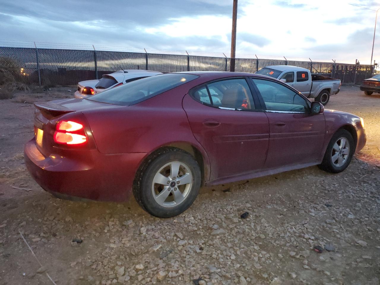 Image 3 of 2006 PONTIAC GRAND PRIX  2006 with VIN 2G2WP552X61101092