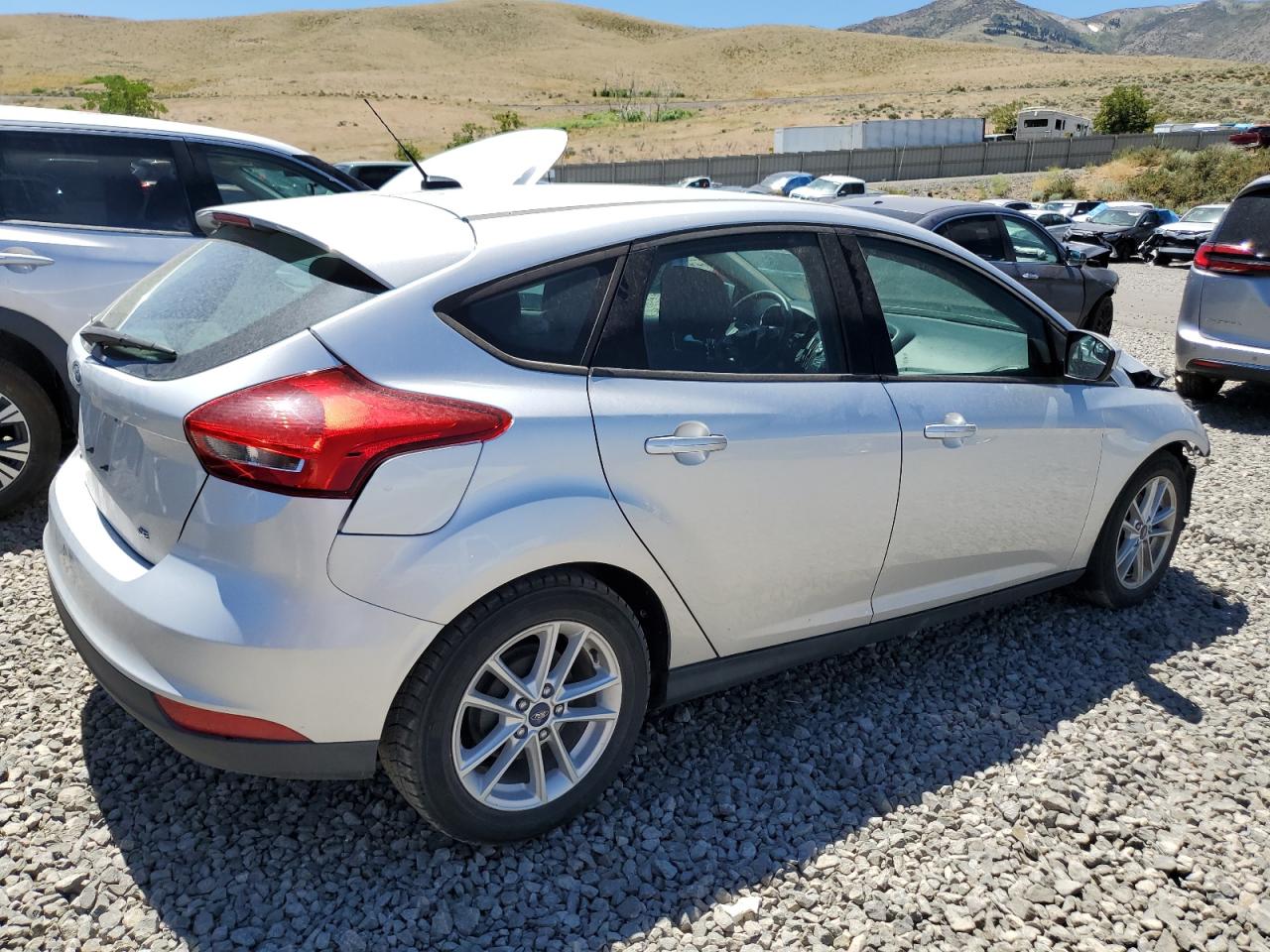 Image 3 of Ford Focus Se 2018 with VIN 1FADP3K27JL295374