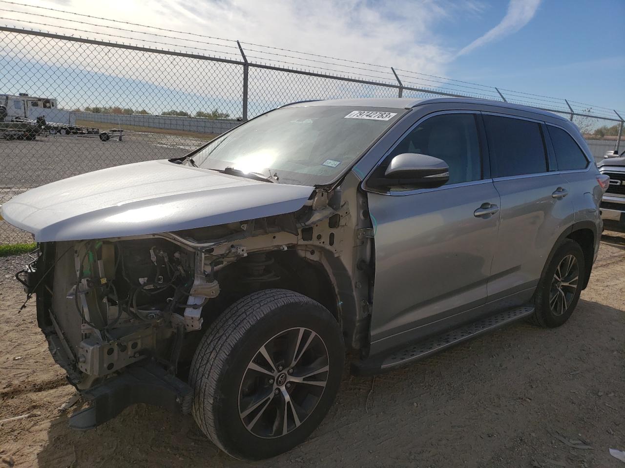 Obraz 1 z 2016 TOYOTA HIGHLANDER XLE 2016 z VIN 5TDKKRFHXGS160737