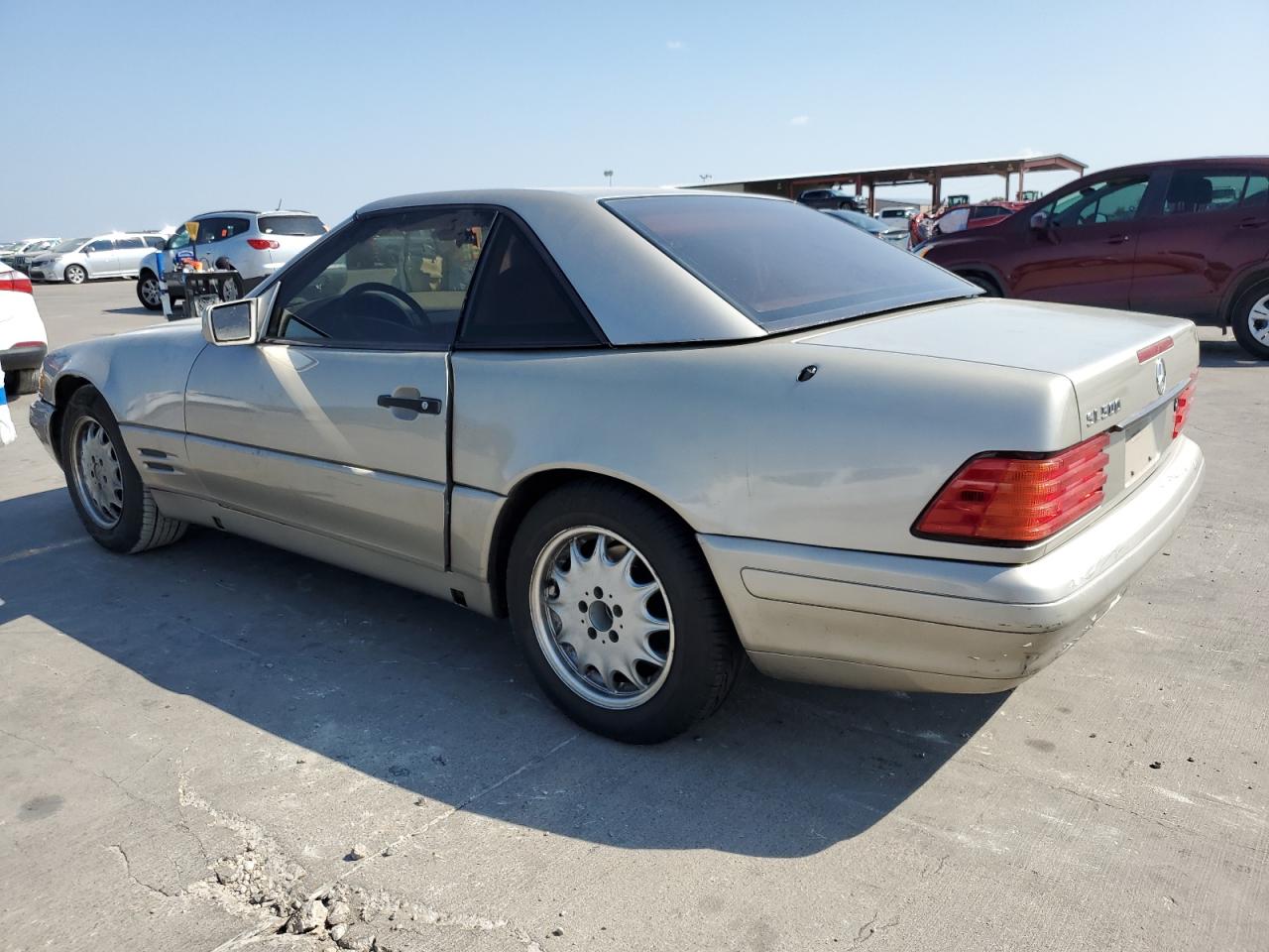 Image 2 of 1998 MERCEDES-BENZ SL 500 1998 with VIN WDBFA67F0WF164048