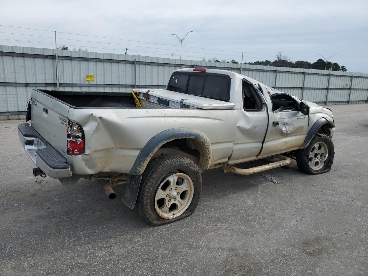 Image 3 of 2004 TOYOTA TACOMA XTRACAB 2004 with VIN 5TEWN72N24Z463566
