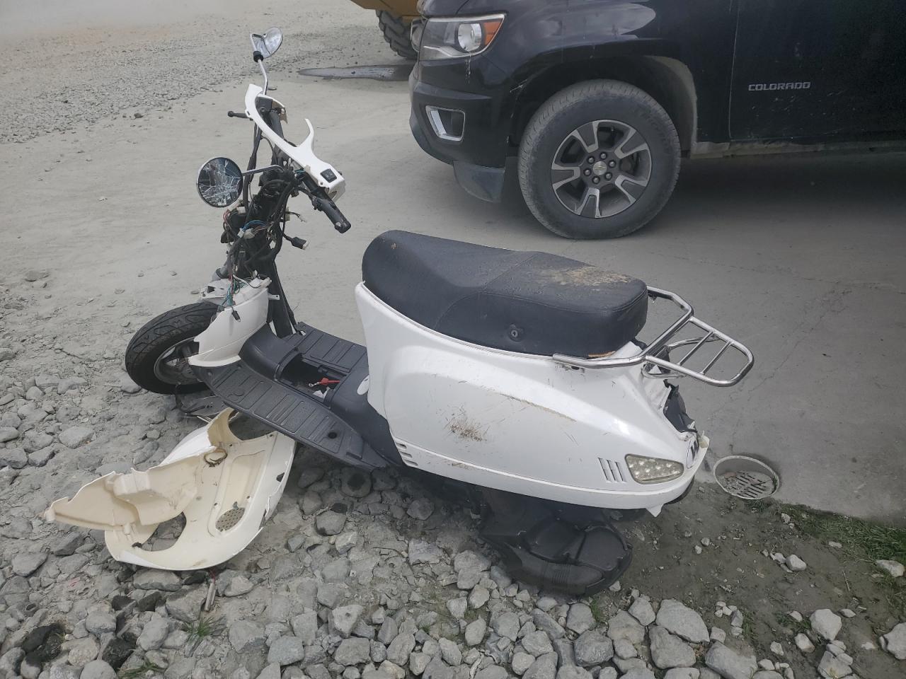 Obraz 3 z 2012 KYMCO USA INC AGILITY 50 2012 z VIN LFFWKT418C1000162