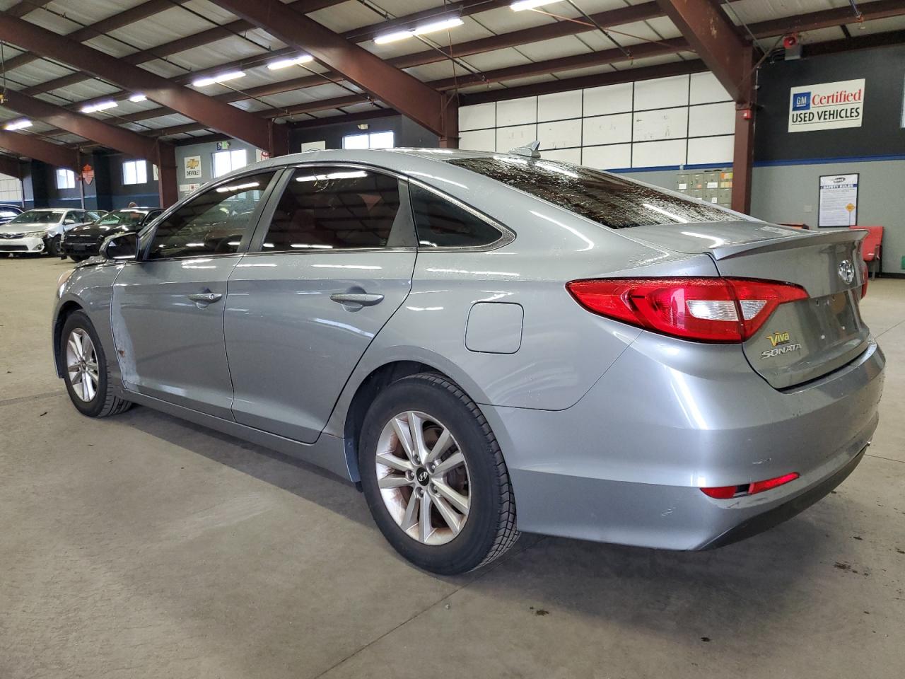 Obraz 2 z 2015 HYUNDAI SONATA SE 2015 z VIN 5NPE24AF6FH025801