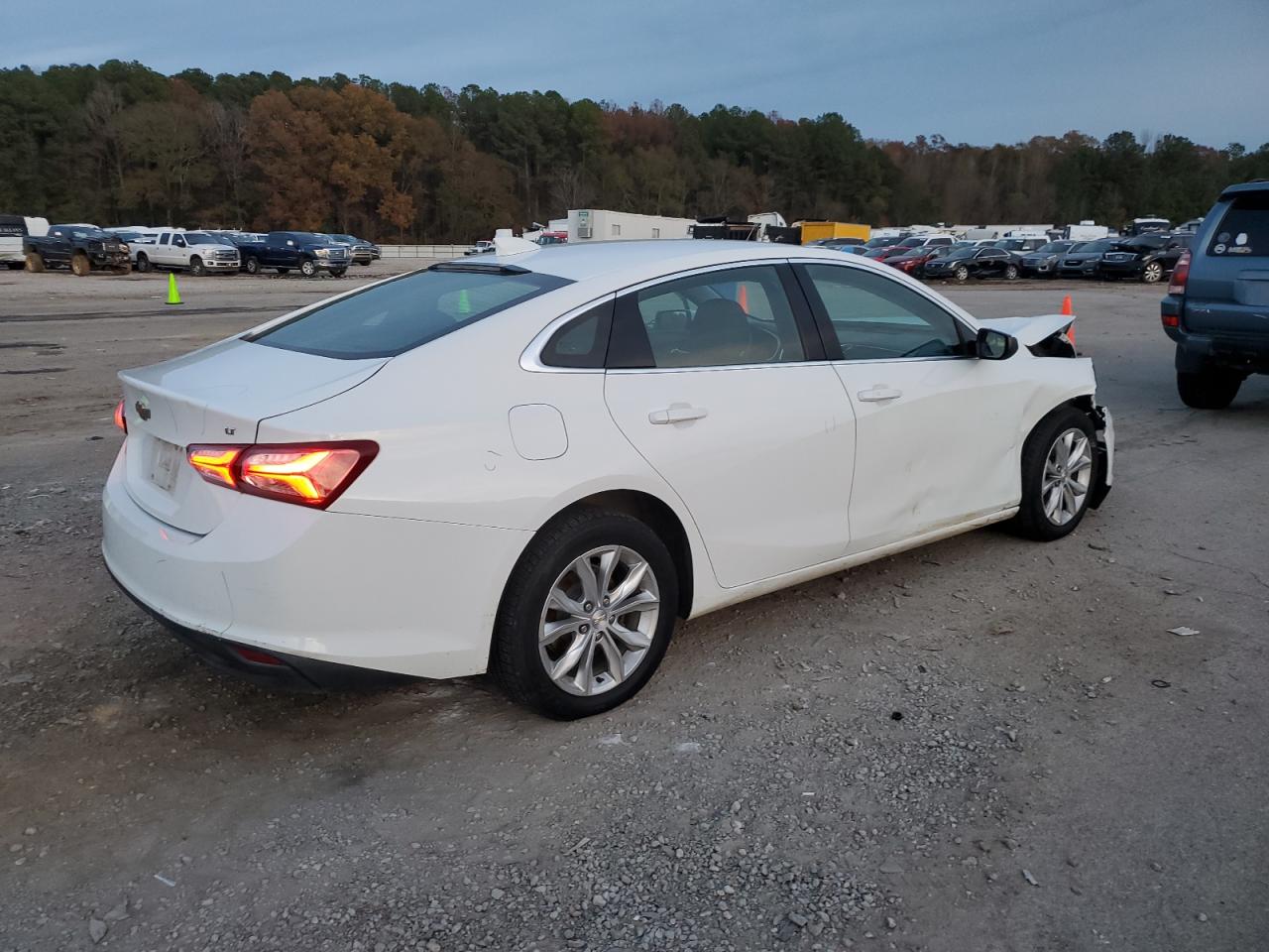 Obraz 3 z 2020 CHEVROLET MALIBU LT 2020 z VIN 1G1ZD5ST2LF102247