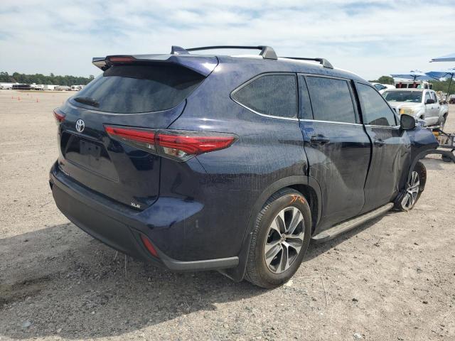 Image 3 of 2022 TOYOTA HIGHLANDER XLE 2022 with VIN 5TDGZRAH9NS137519