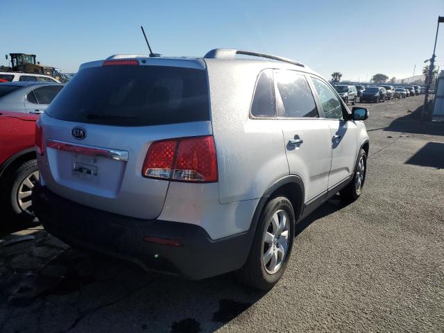 Изображение 3 2013 KIA SORENTO LX 2013 с VIN 5XYKT4A26DG402595