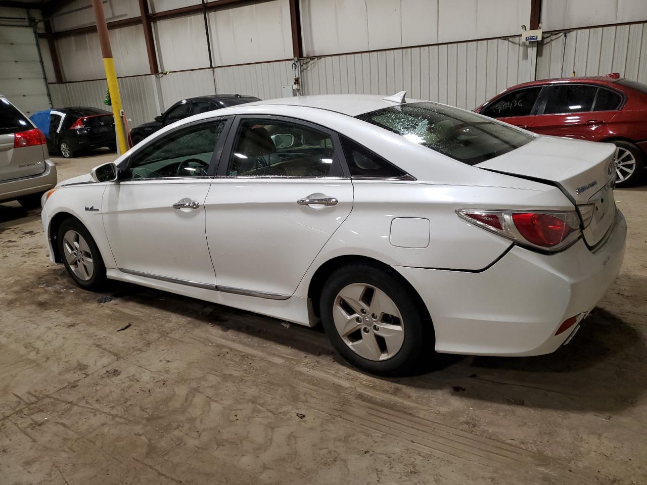 Image 2 of 2011 HYUNDAI SONATA HYBRID 2011 with VIN KMHEC4A45BA011266