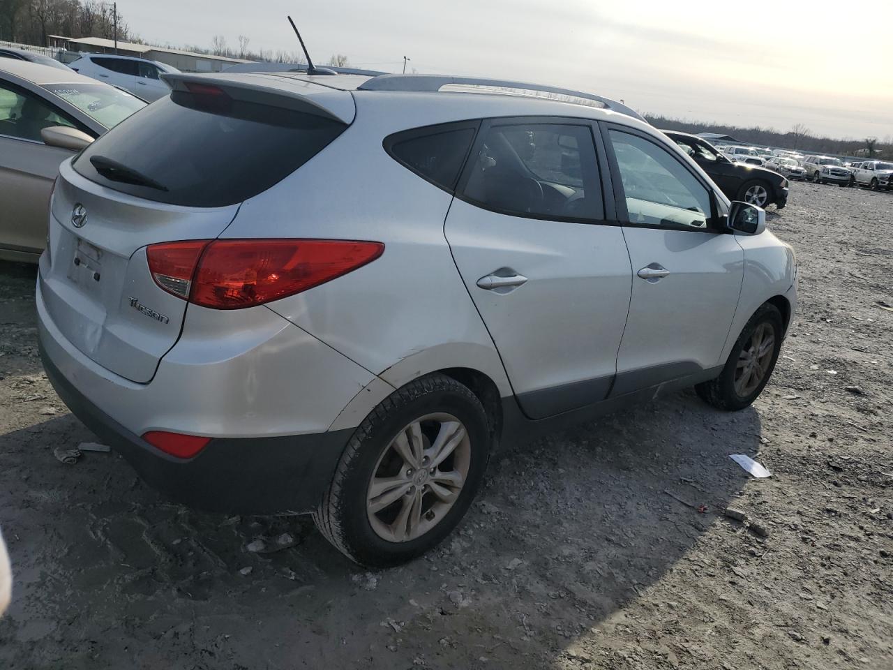 Image 3 of 2011 HYUNDAI TUCSON GLS 2011 with VIN KM8JU3AC0BU261607