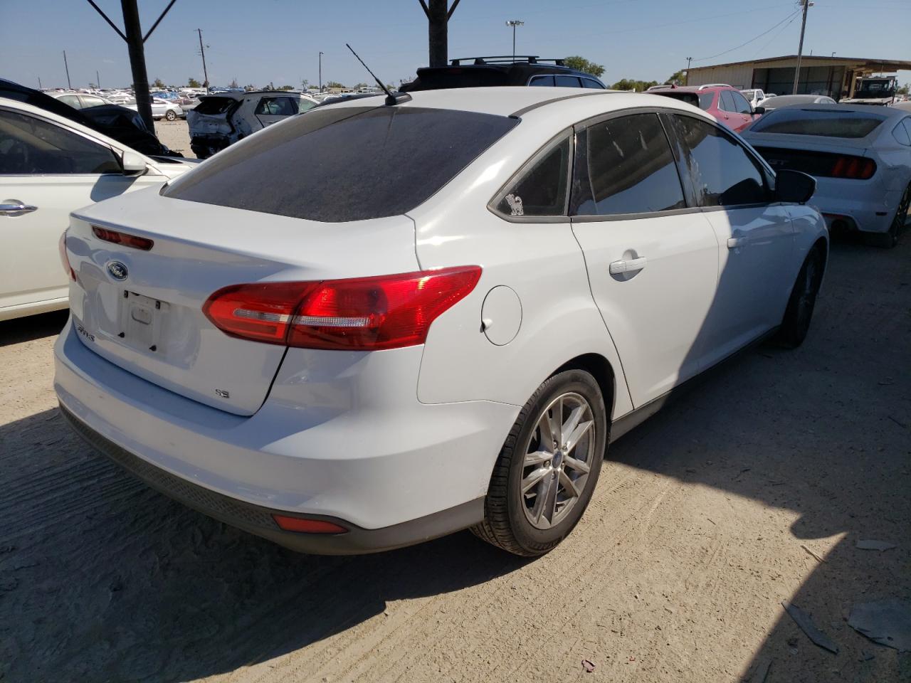 Image 3 of 2017 FORD FOCUS SE 2017 with VIN 1FADP3F22HL300016