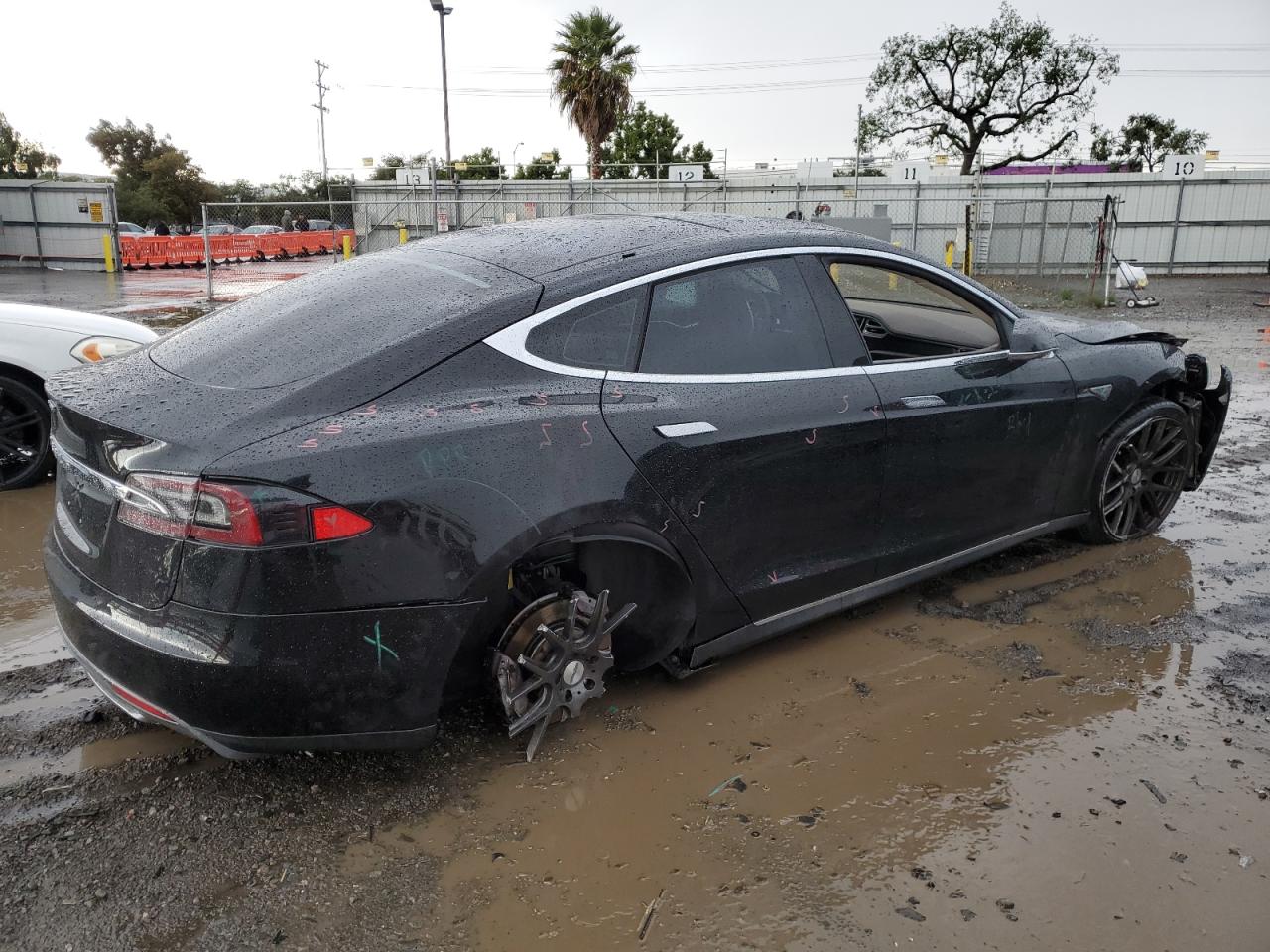 Image 3 of 2013 TESLA MODEL S  2013 with VIN 5YJSA1CG0DFP08678