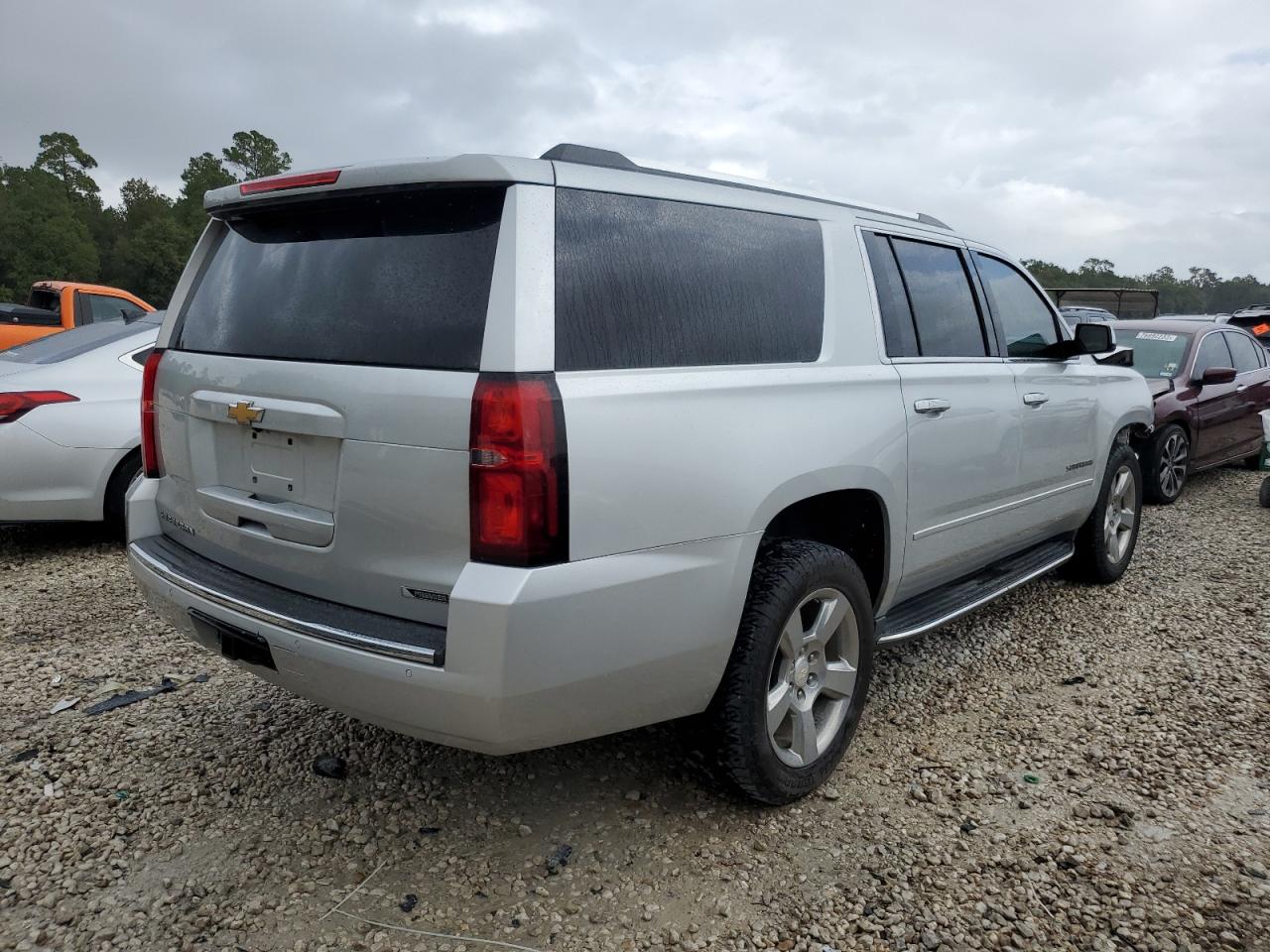Obraz 3 z 2018 CHEVROLET SUBURBAN C1500 PREMIER 2018 z VIN 1GNSCJKC4JR195313