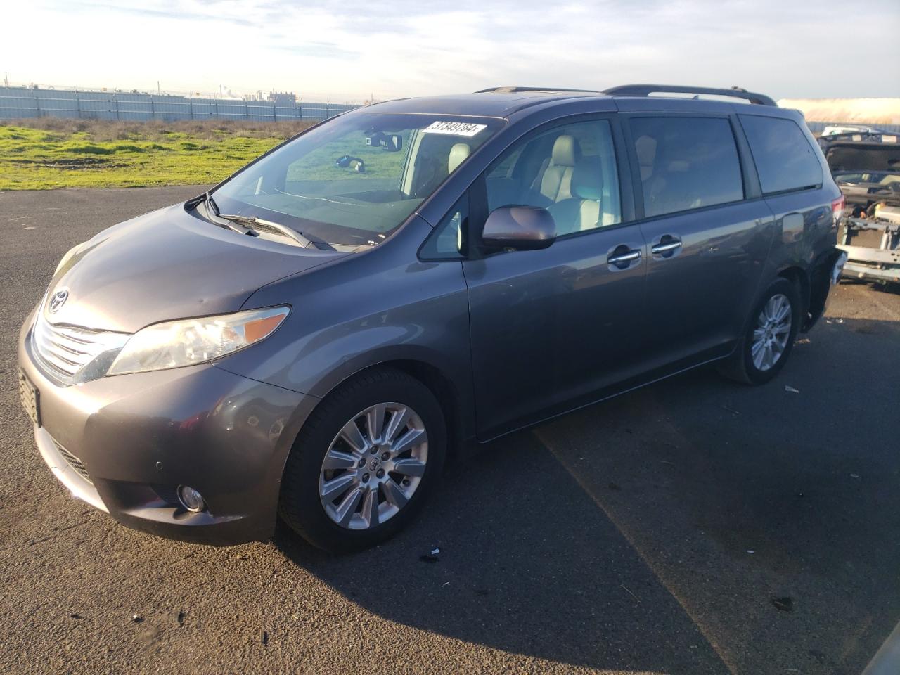 2011 TOYOTA SIENNA XLE 2011 image