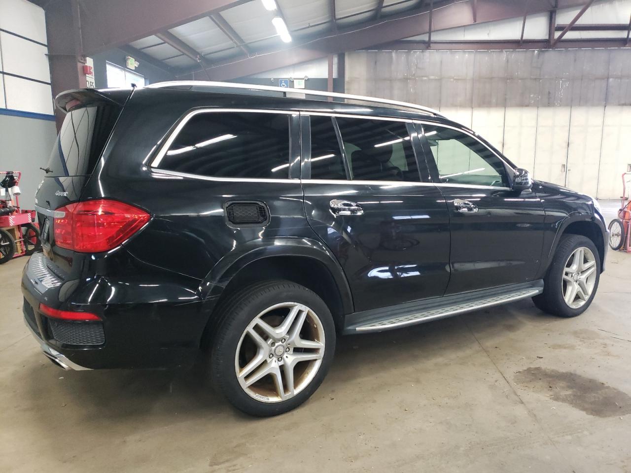 Изображение 3 2015 MERCEDES-BENZ GL 550 4MATIC 2015 с VIN 4JGDF7DE7FA511797