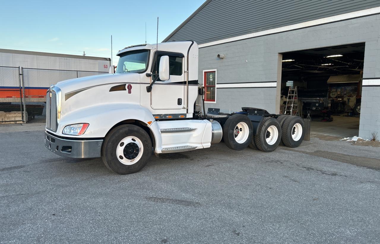 Image 2 of 2009 KENWORTH CONSTRUCTION T660 2009 with VIN 1XKADU9X39J237688