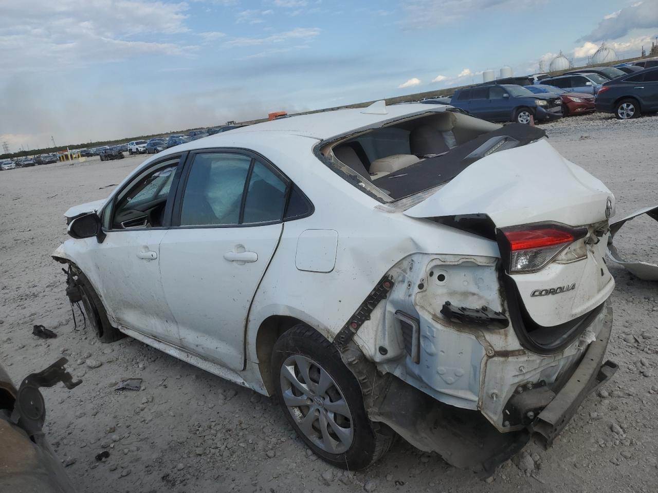 Image 2 of 2020 TOYOTA COROLLA LE 2020 with VIN JTDEPRAE1LJ095456