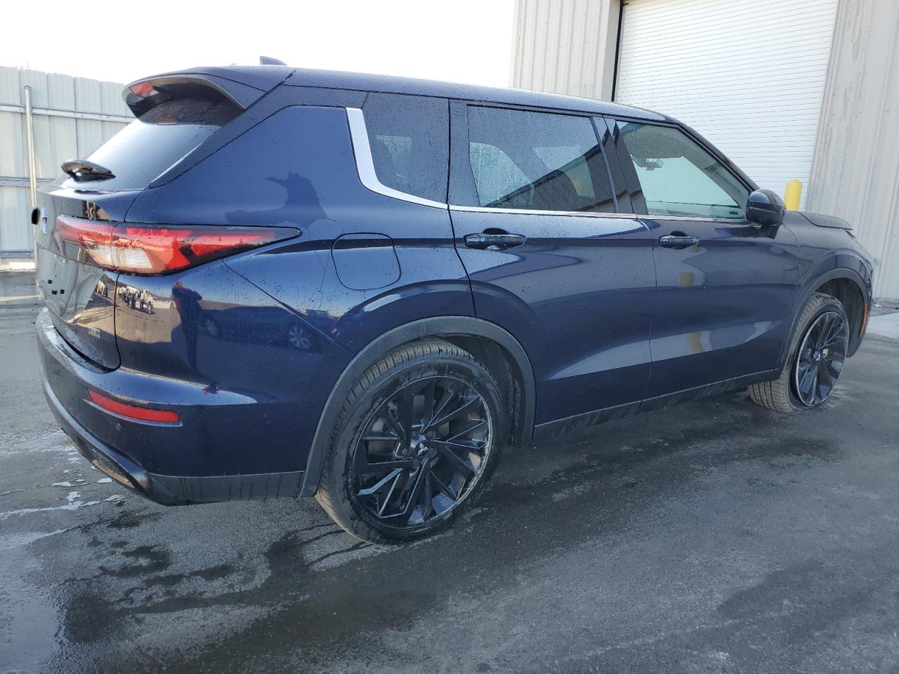 Image 3 of 2023 MITSUBISHI OUTLANDER SE 2023 with VIN JA4J3UA80PZ023866