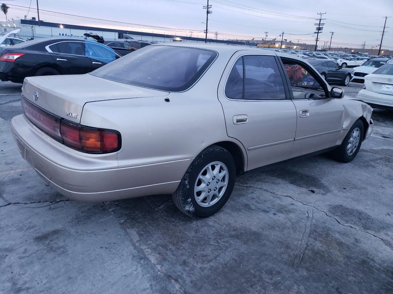 Image 3 of 1994 TOYOTA CAMRY XLE 1994 with VIN JT2SK13E2R0222013