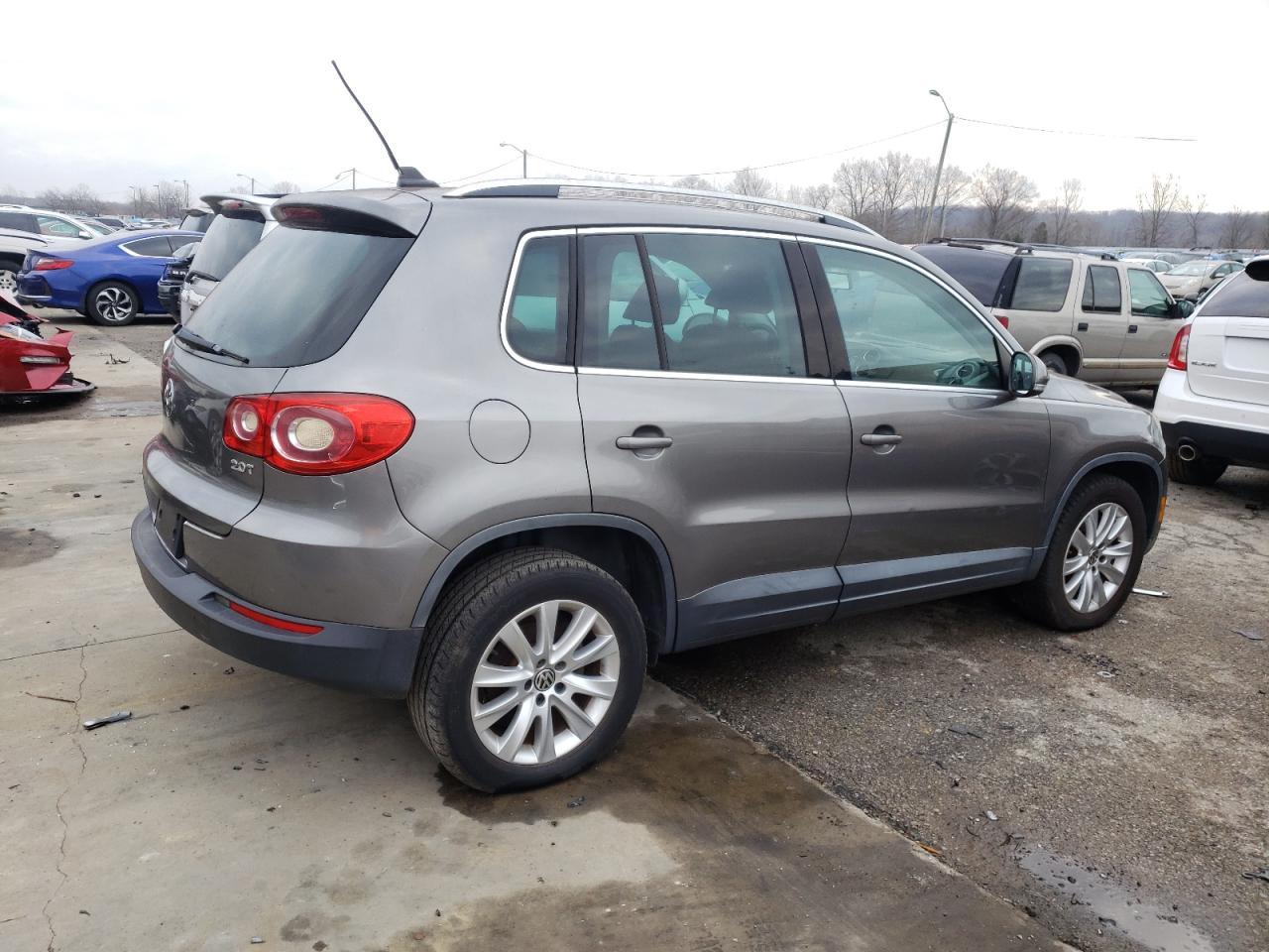 Image 3 of 2009 VOLKSWAGEN TIGUAN S 2009 with VIN WVGAV75N49W003878