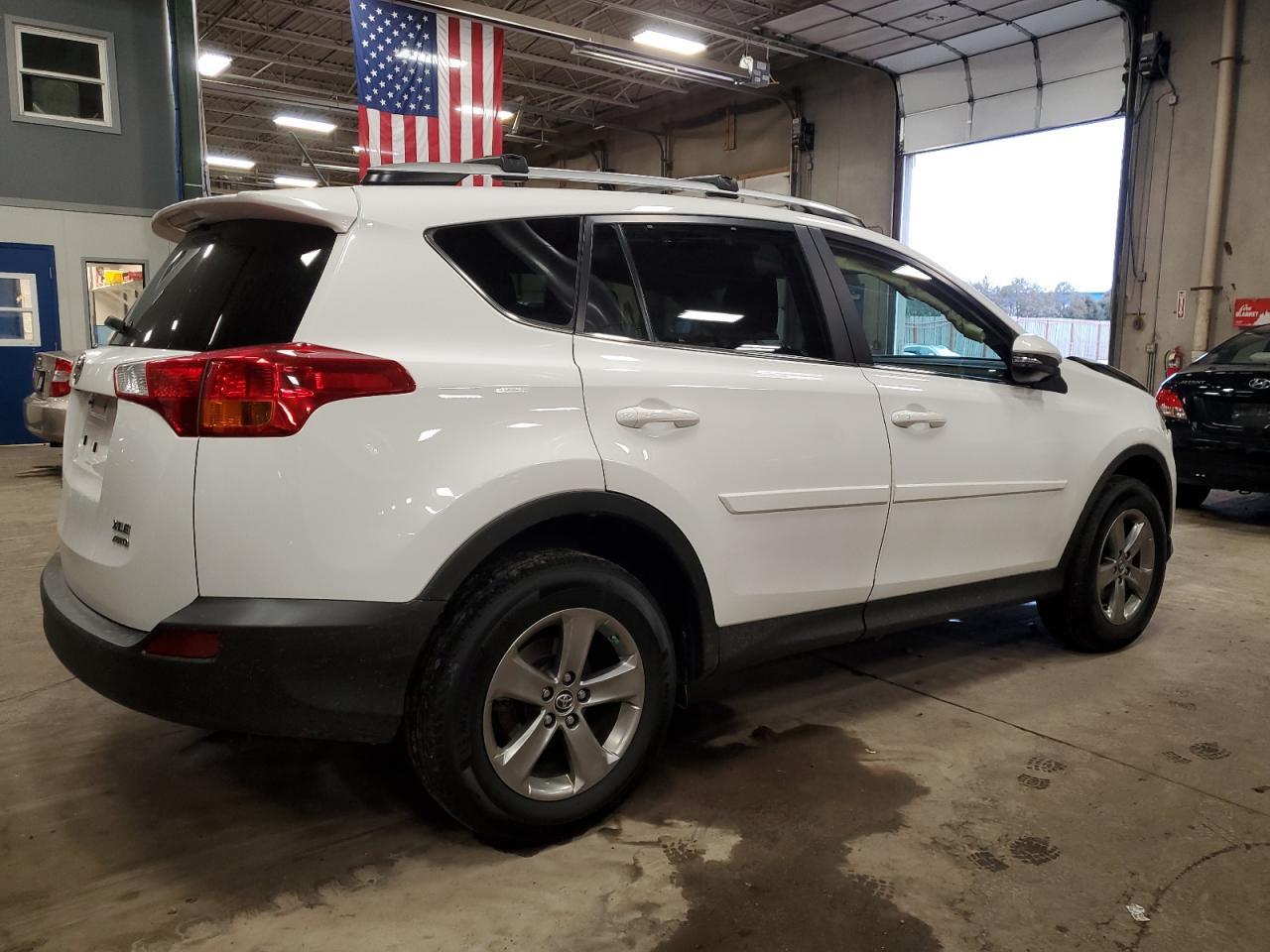 Image 3 of 2015 TOYOTA RAV4 XLE 2015 with VIN JTMRFREV9FD164850