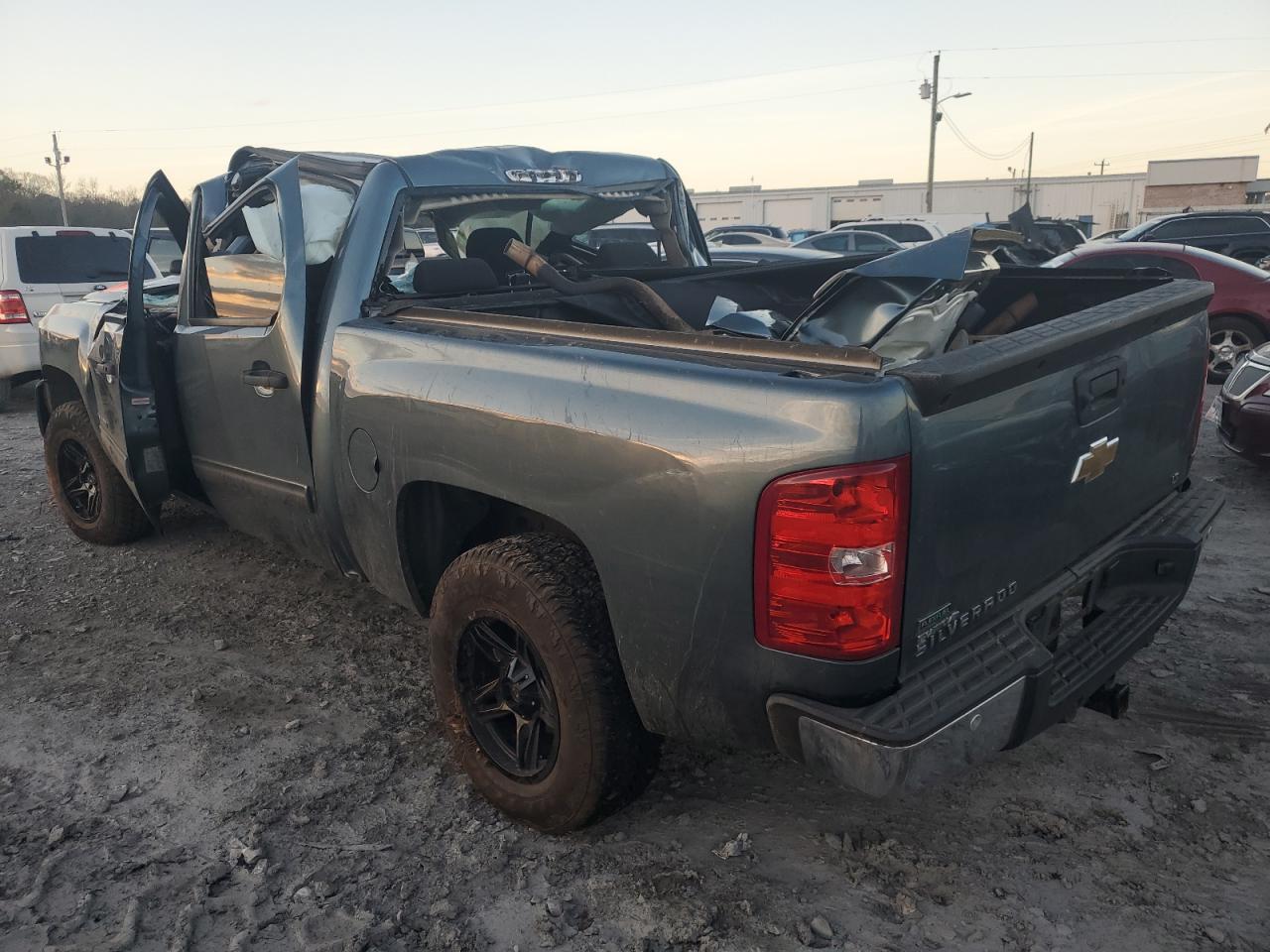 Image 2 of 2011 CHEVROLET SILVERADO C1500 LT 2011 with VIN 3GCPCSE05BG250617