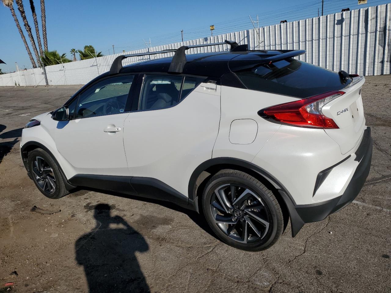 Image 2 of 2022 TOYOTA C-HR XLE 2022 with VIN NMTKHMBX6NR144187