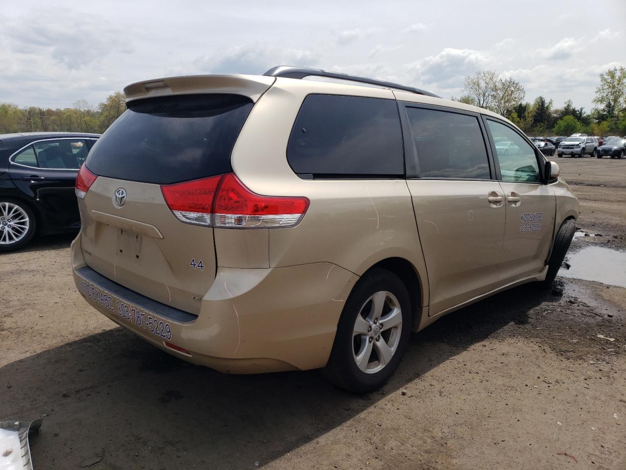 Изображение 3 2011 TOYOTA SIENNA LE 2011 с VIN 5TDKK3DC8BS016102