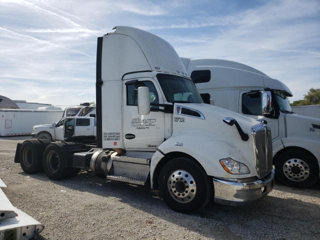 Image 1 of 2018 KENWORTH CONSTRUCTION T680 2018 with VIN 1XKYDP9X5JJ217320