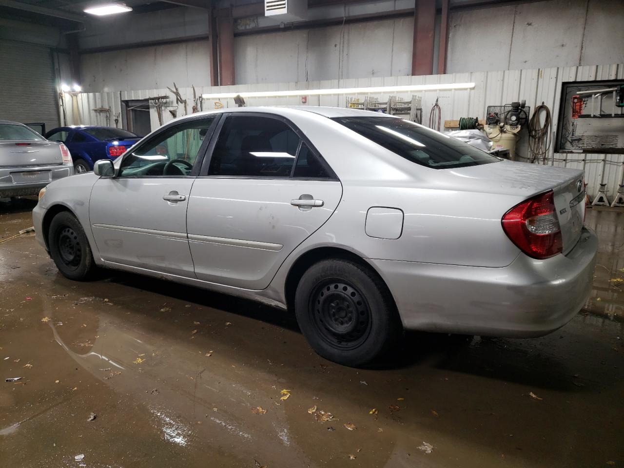 Image 2 of 2002 TOYOTA CAMRY LE 2002 with VIN 4T1BE32K52U562669