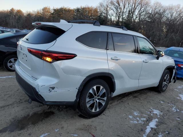 Image 3 of 2022 TOYOTA HIGHLANDER XLE 2022 with VIN 5TDGZRBH3NS252647