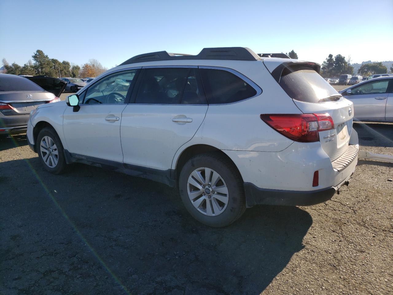 Obraz 2 z 2015 SUBARU OUTBACK 2.5I PREMIUM 2015 z VIN 4S4BSADC2F3210471