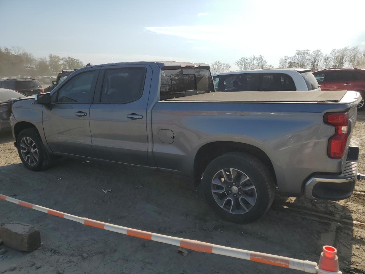 Изображение 2 2021 CHEVROLET SILVERADO K1500 LT 2021 с VIN 3GCUYDED6MG325492