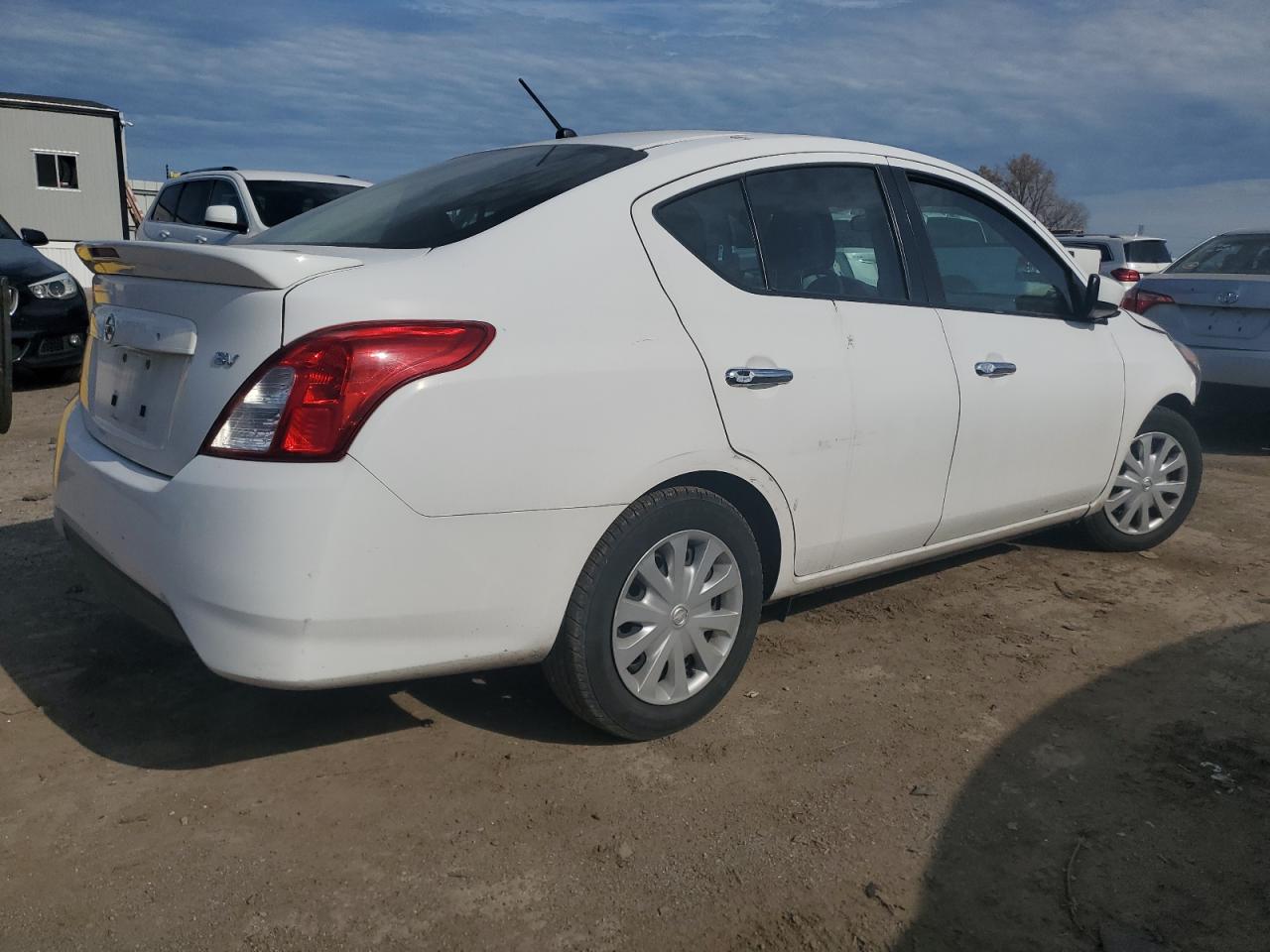 Изображение 3 2017 NISSAN VERSA S 2017 с VIN 3N1CN7AP3HK407787