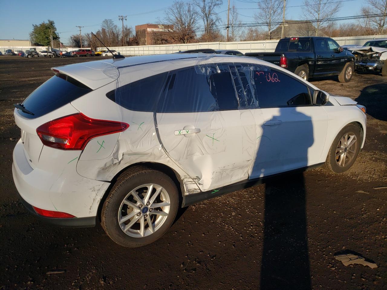 Image 3 of 2015 FORD FOCUS SE 2015 with VIN 1FADP3K29FL283735