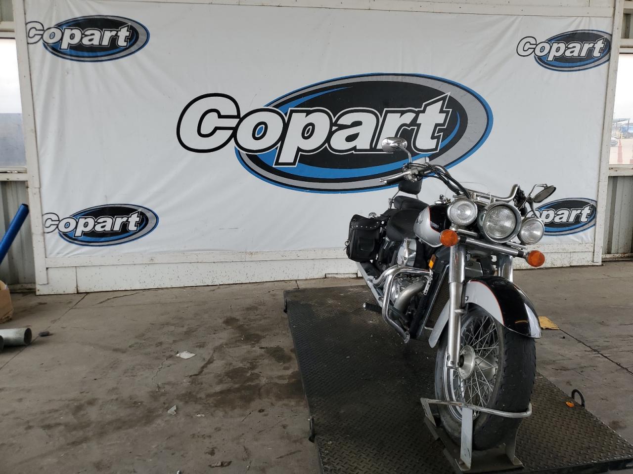 Изображение 1 2004 HONDA VT750 CA 2004 с VIN JH2RC50364K010278